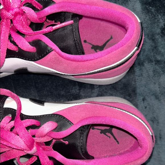 JORDAN Grade-School Air 1 Low 553560 025 - Shiekh Nike Air Jordan Low Black White Pink Sneakers